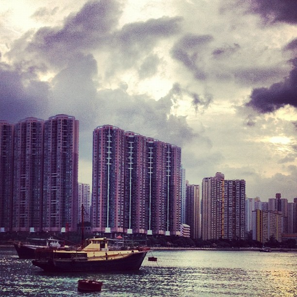 A boat in the evening. #hongkong