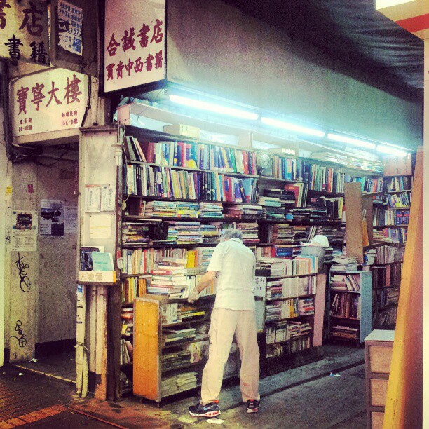 A rare find - a street side bookstore in Mong Kok #hongkong