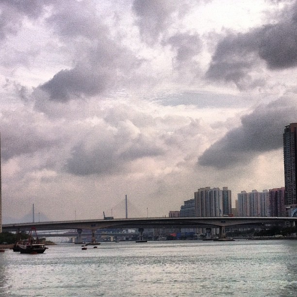 Evening in Tsuen Wan. #hongkong