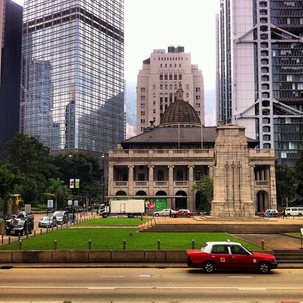 Red taxi and the Cenotaph. #hongkong