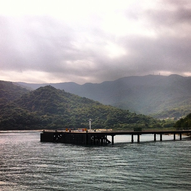 A pier on the Tolo Harbour. #hongkong