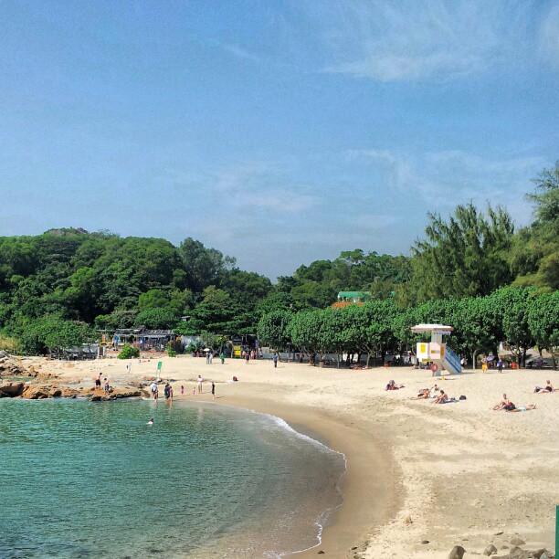 Blue skies and clear water off Lamma. #hongkong