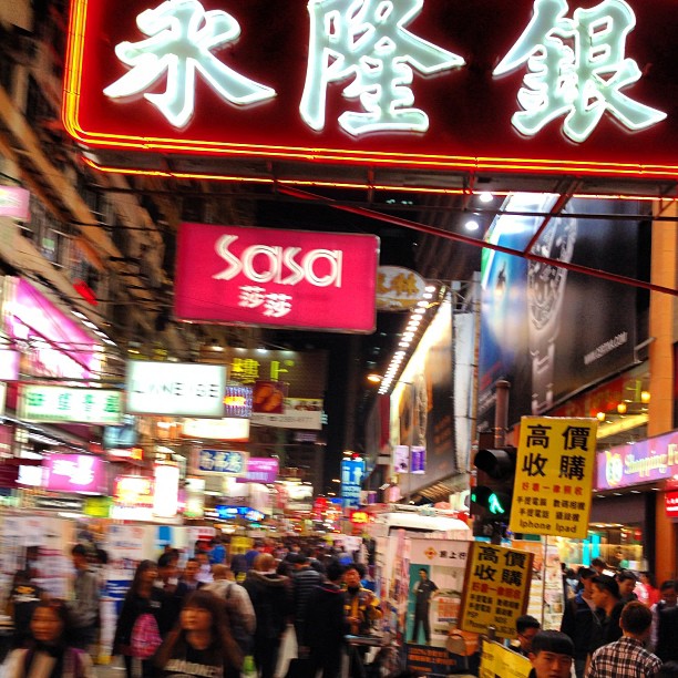 The busy (and out of focus) #streets of #mongkok #hongkong