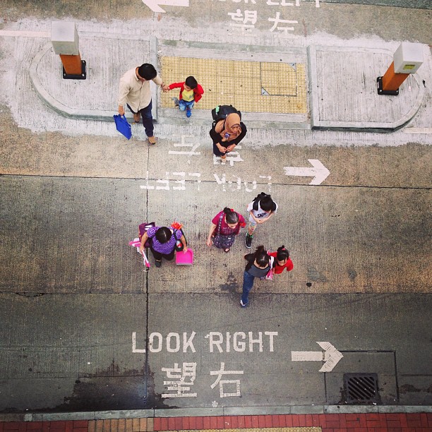 Look left and right before you cross the #street. A #streetcrossing from above. #hongkong #hk #hkig