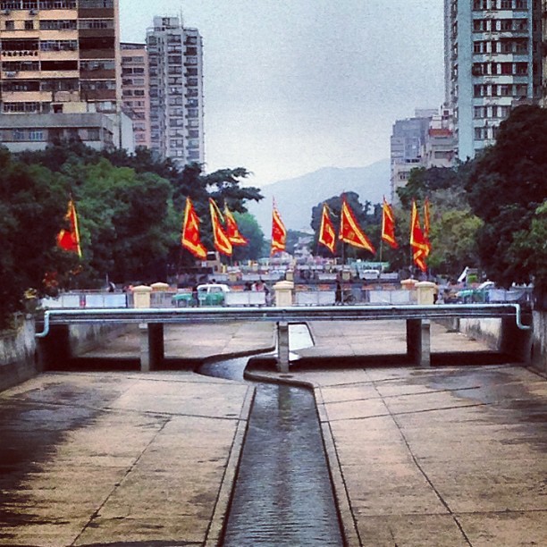 Somewhere in #YuenLong. A #bridge with some #flags. #hongkong #hk #hkig