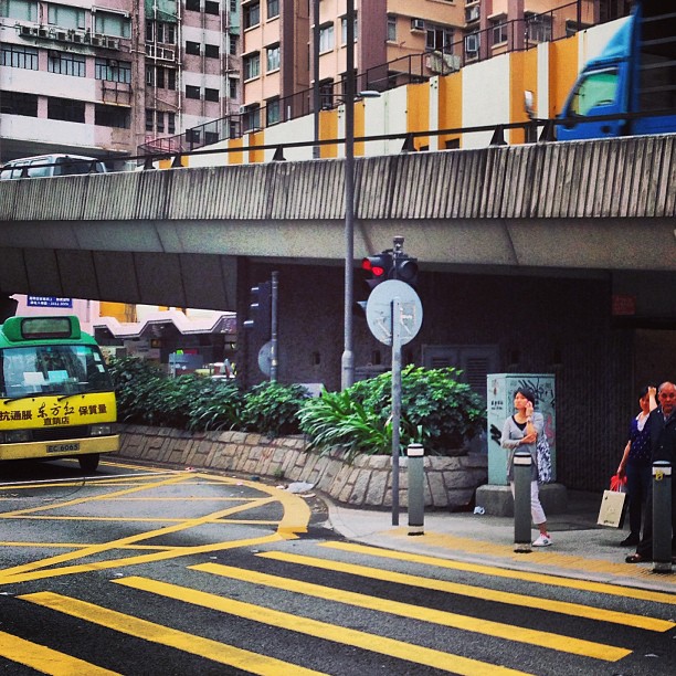 Waiting to cross. #underpass #hongkong #hk #hkig