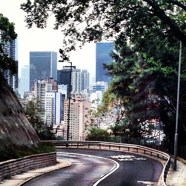 #hongkong #roads - a #city through the gaps. #hk #hkig