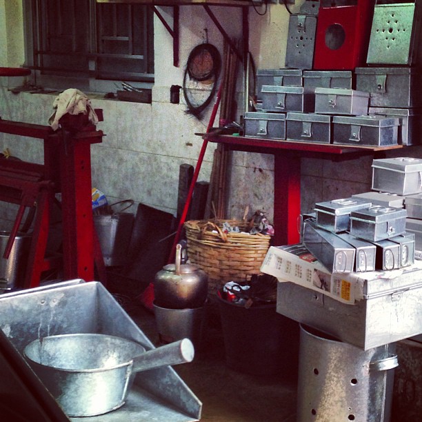 A #metal workers #shop. So tempted to get a old school metal mailbox... #hongkong #hk #hkig