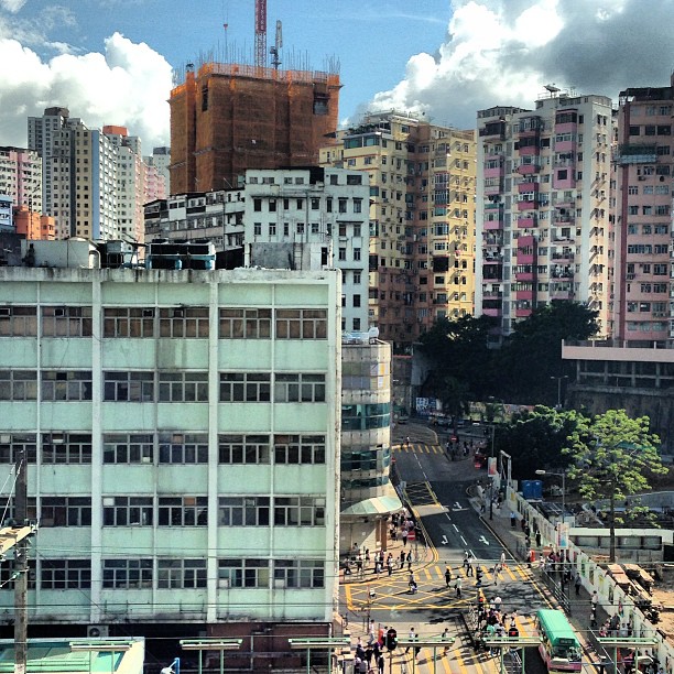 Slice of #life - #kwuntong scene. #old #buildings #hongkong #hk #hkig