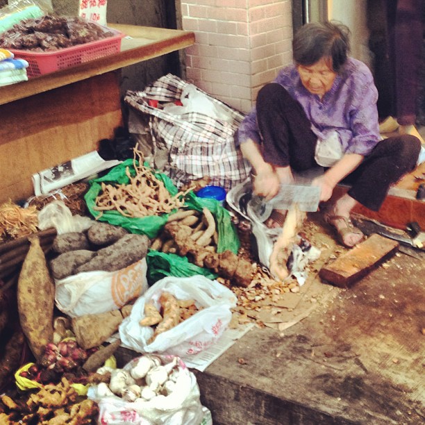 #old #lady preparing #Chinese #herbs. #hongkong #hk #hkig