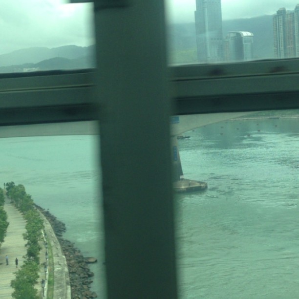 A #tsingyi view from the #mtr [ #kinetoscope]. #hongkong #hk #hkig #hkvideo #hongkongvideo #instavid #instavideo #instagramvideo #whpmovingphotos