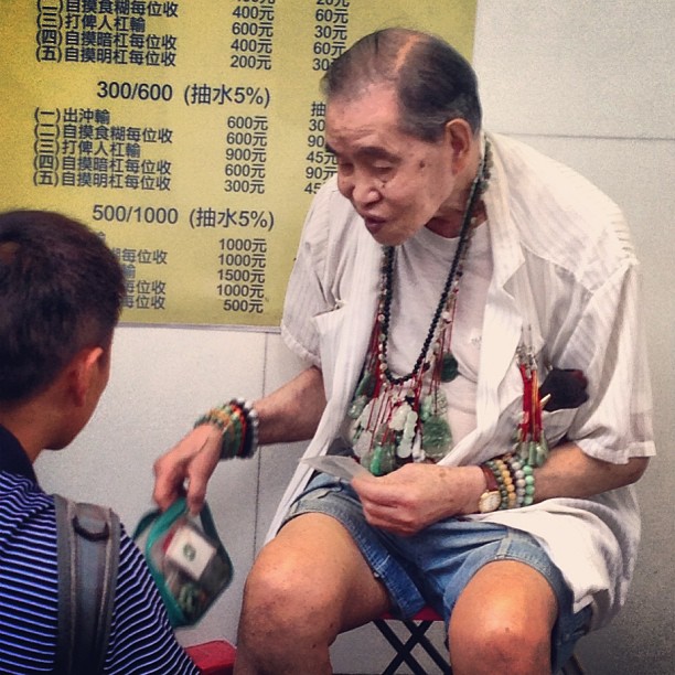 An #old #man sells #jade in #shamshuipo. #hongkong #hk #hkig
