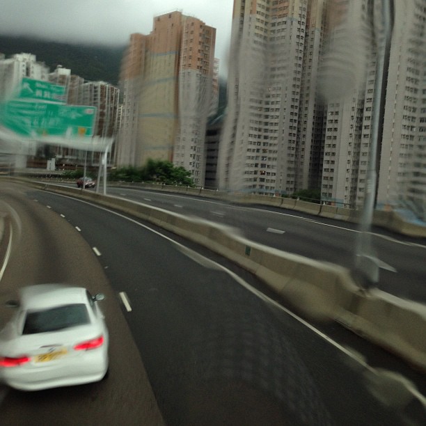 #mirage - a #heathaze-like effect from a #rain-covered #bus #windshield. #hongkong #hk #hkig #roads