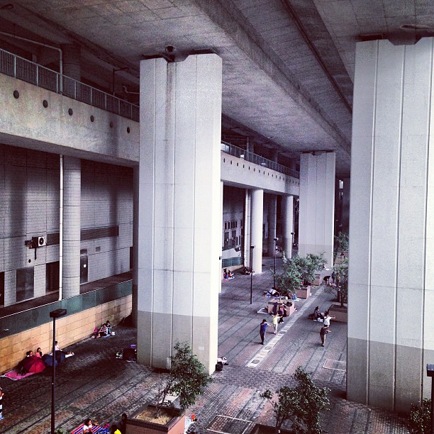 #size and #scale - #under the #bridge. #hongkong #hk #hkig