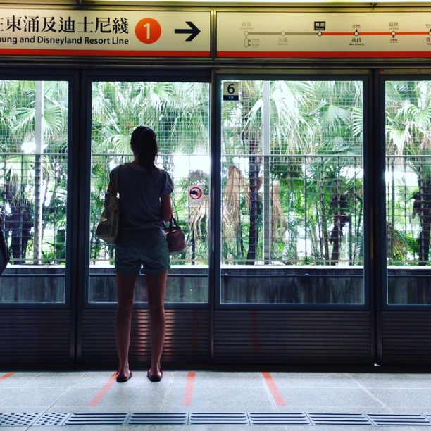 #waiting for the #train. #hongkong #mtr #station #hk #hkig #hkvideo #hongkongvideo #instagramvideo #instavideo #instavid #whpmovingphotos