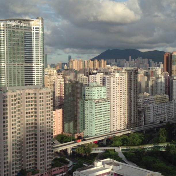 A #mongkok #evening from my #window. #hk #hkig #hkvideo #hongkong #instavid #WHPmyfavoriteplace