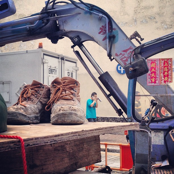 Caked with #mud - a #workman's #shoes. #roadworks #hongkong #hk #hkig