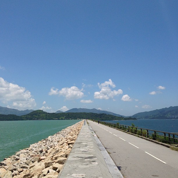 On the #Plover #Cove #Dam on a blue sky day. #hongkong #hk #hkig