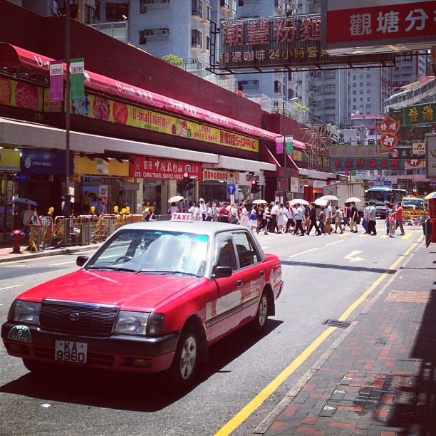 The iconic #hongkong #red #taxi. #ngautaukok #hongkong #hk #hkig