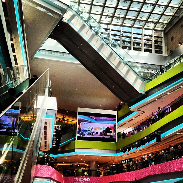 #lines and #angles at the Domain #shopping #mall. #abstract #architecture #hongkong #hk #hkig
