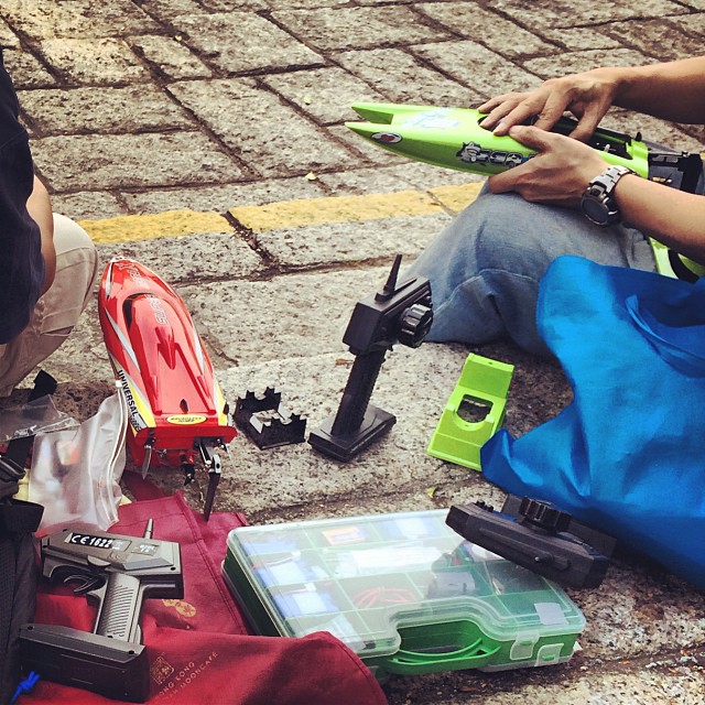 #RC #boat enthusiasts preparing their RC boats for launch at #TuenMun park. #hongkong #hk #hkig #RCboat