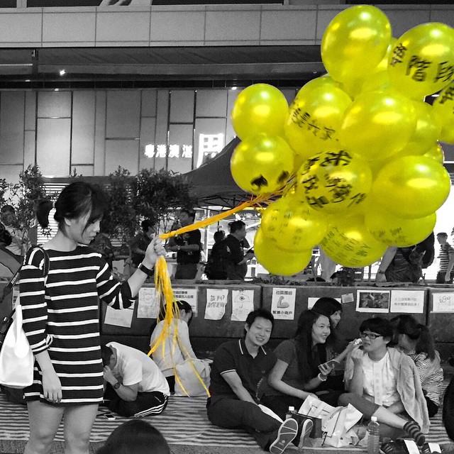 Not quite 99 #luftballons - yellow #protest #balloons at #OccupyHK #Mongkok. #HongKong #hk #hkig