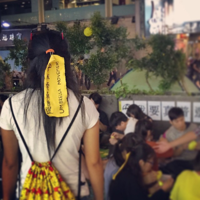 Spotted at #OccupyHK #Mongkok. The latest in #umbrellista #fashion - the Lion Rock #banner style. #HongKong #hk #hkig