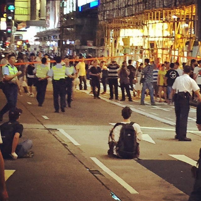 The #OccupyHK situation in #Mongkok has fallen into chaos. And yet, so little #police presence. Where are the #cops when they should be here? This doesn't bode well for #HongKong. #HK #hkig