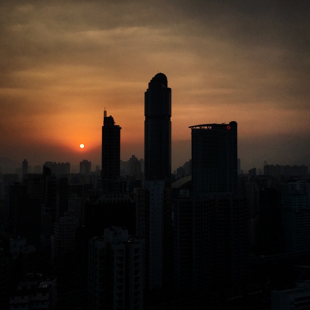 #sunrise in #Mongkok is just a #hazy red dot and #silhouettes. #HongKong #hk #hkig
