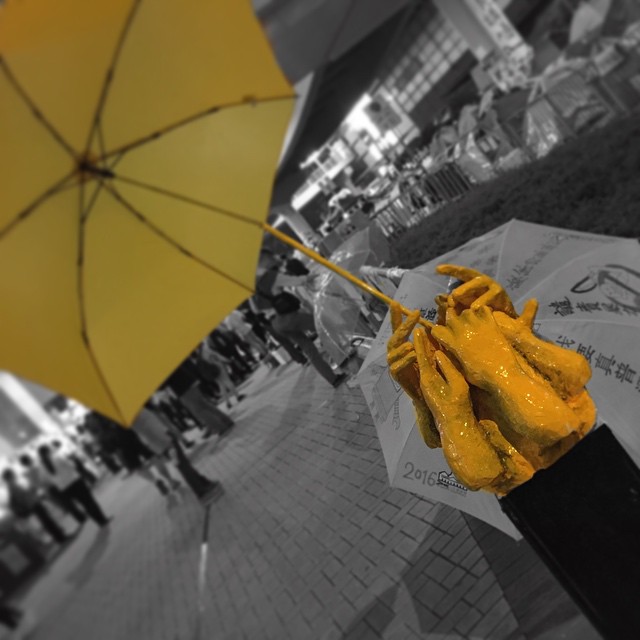 A new piece of #protest #art at #OccupyHK #Admiralty - a #sculpture of many #hands holding up a yellow #umbrella. #HongKong #hk #hkig