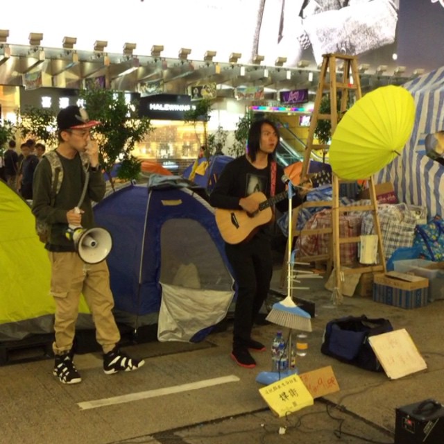 Marco Lee ( #Mar9Lee), performs with a #beatboxer at #OccupyHK #Mongkok. The #beatboxing is done over the #loudhailer. #HongKong #hk #hkig #hkvideo #instavid #video