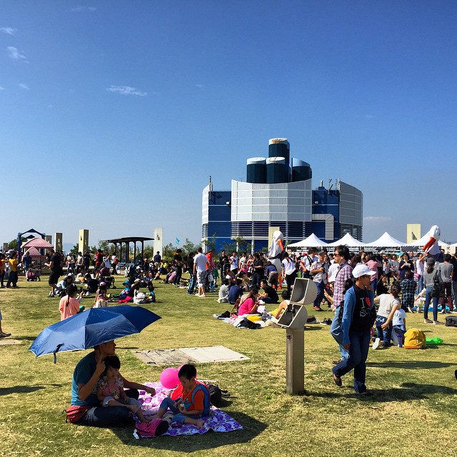 People having a #picnic on the lawn of the #WestKowloon #Promenade at #FreespaceFest. #HongKong #hk #hkig