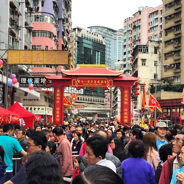 Once a year the #streets of #TaiKokTsui become a fairground for the Tai Kok Tsui Temple Fair. What's interesting is that Tai Kok Tsui is not in some remote area but is only a couple of blocks away from the busy Mongkok area. #HongKong #hk #hkig
