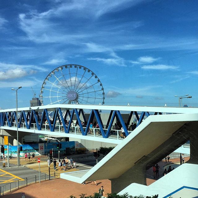 The #HongKong #ferriswheel and the elevated #walkway to the Central Ferry Piers. #HK #hkig #summer