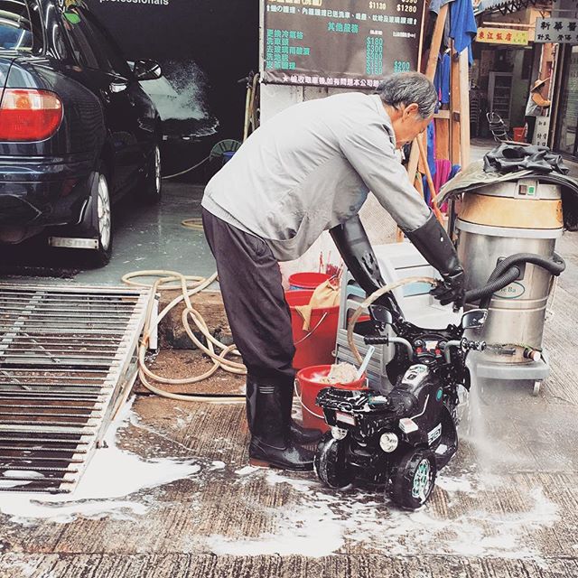 A #carwash in #YuenLong takes in all vehicles. Even children's #motorcycles. #hongkong #hk #HKIG