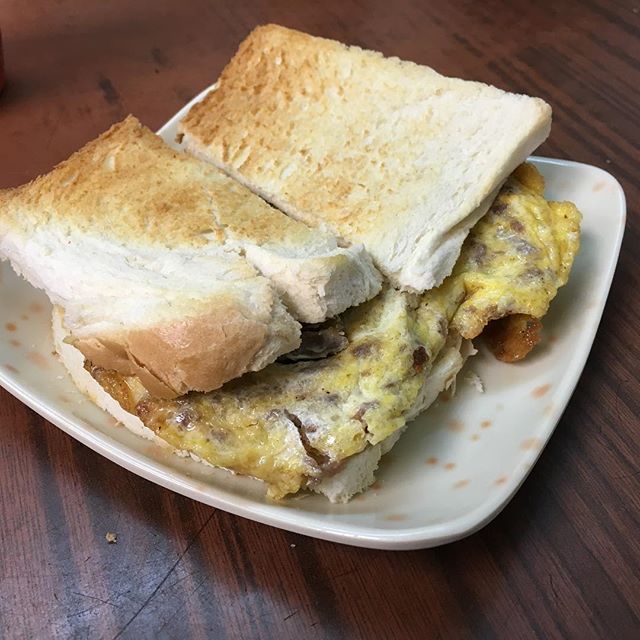 Another old school #hongkong #ChaChanTang favourite - #beefeggsandwich. The simplicity belies the taste, the #toast is perfectly crunchy and the #beef and #egg are simple but flavourful. #HK #HKIG
