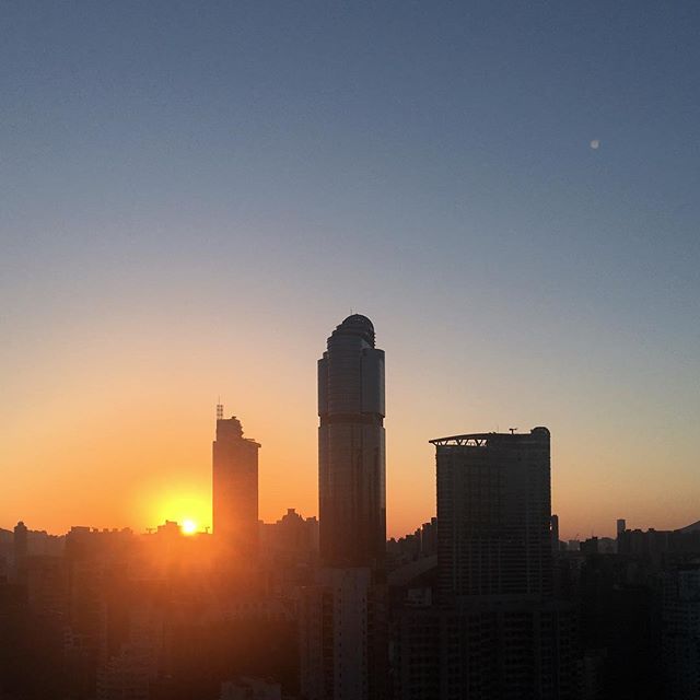 #sunrise over #Mongkok on #leapday2016. #LanghamPlace is a #silhouette at #dawn. #HongKong #hk #hkig