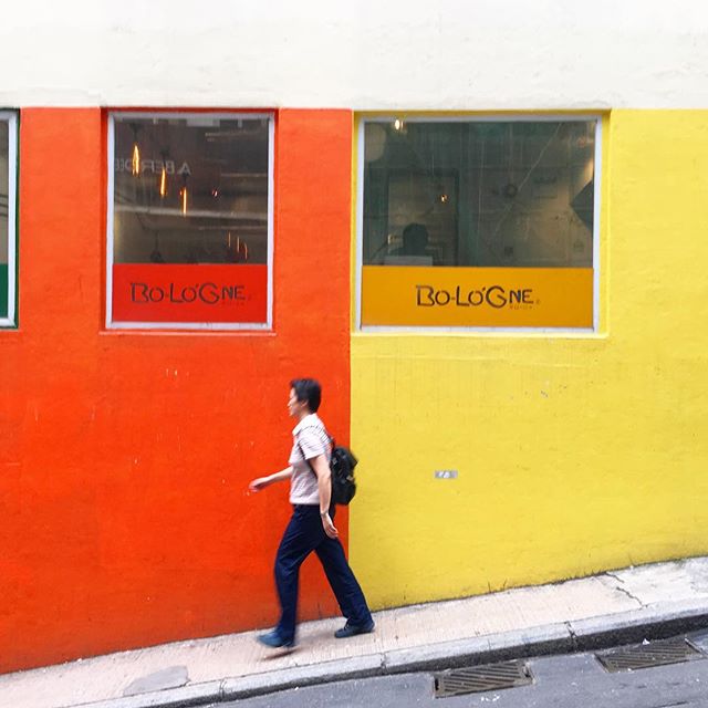 #bologne #windows and #walls - #contrast, #yellow and #orange. #HongKong #hk #hkig