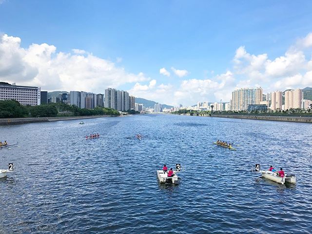 The #ShingMunRiver in #ShaTin is home to many #dragonboat training and races. Long, wide and straight, it's a perfect venue for it. #shingmun #river #hongkong #hk #hkig