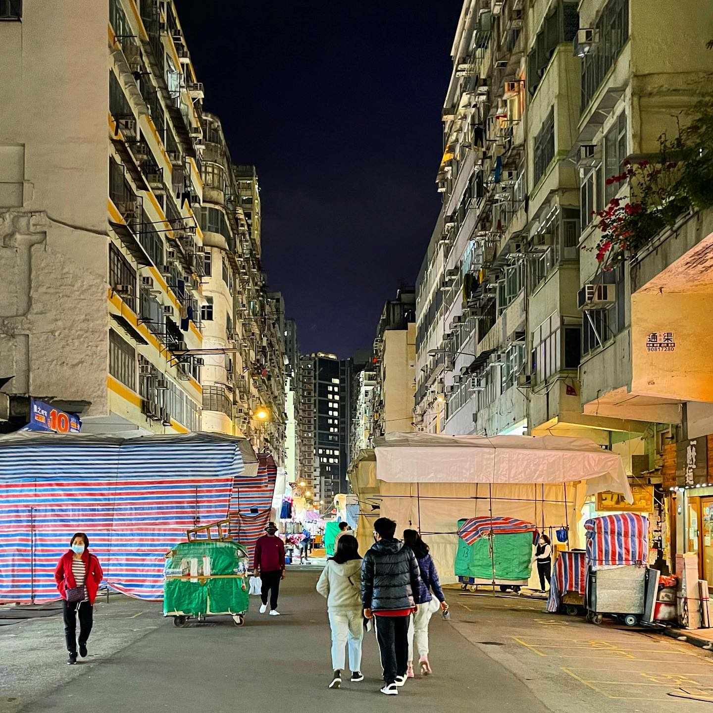 COVID and the tough HongKong entry restrictions have done a number on the tourist industry in HK. The LadiesMarket in Mongkok is a shadow of its former self. hkig