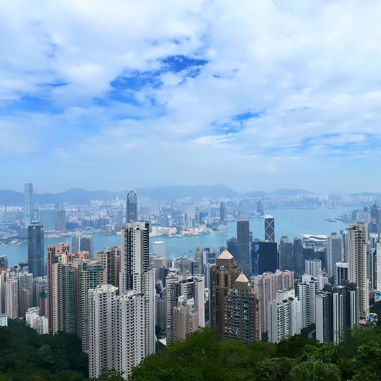 A view of HongKong, Kowloon and VictoriaHarbour from ThePeak. hk hkig