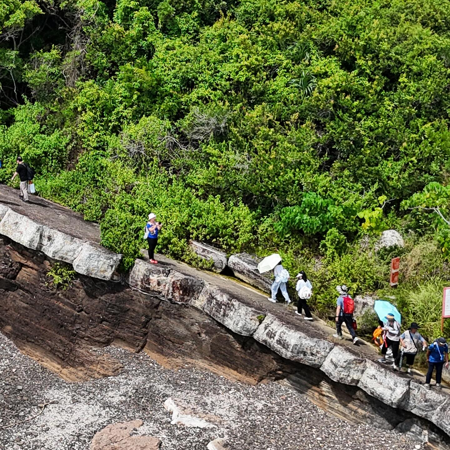 There are many geological formations on TungPingChau island. LungLokShui is names because the jagged edges of the rock plate looks like a dragon’s tail as the dragon descends into the water. hongkong hk hkig