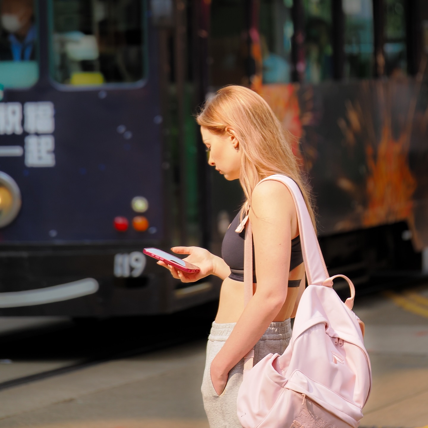 Random people in Hong Kong – waiting for the tram. hongkong hk hkig tram hktramways