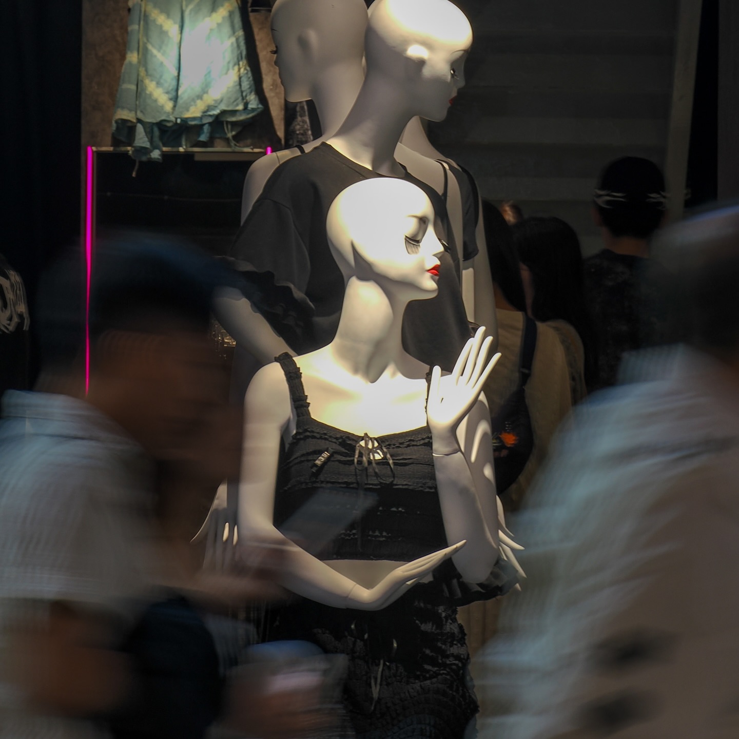 Stillness and motion on the streets of Mongkok. hongkong hk hkig mongkok