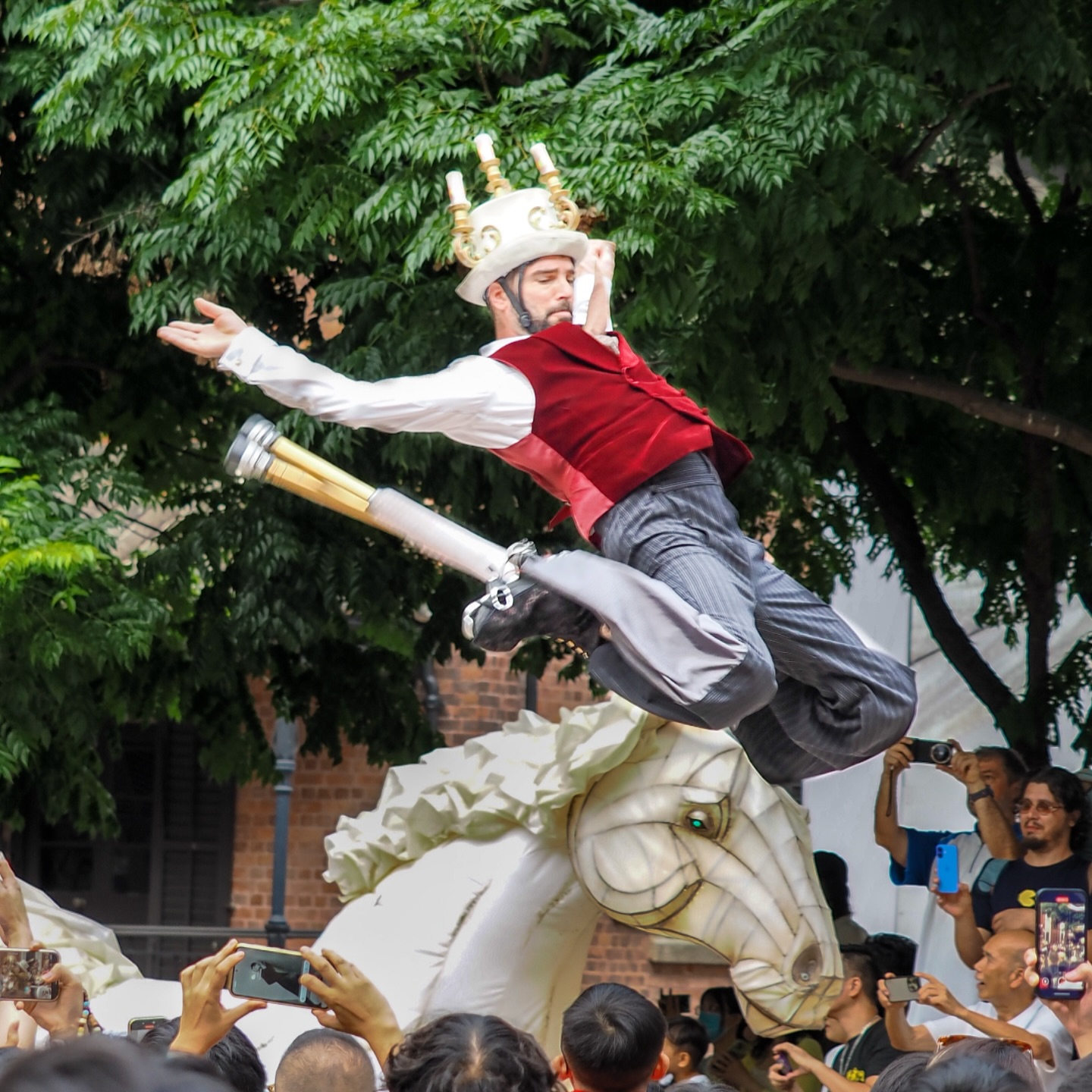 Le Bal produced by Remue Ménage, at Tai Kwun. A parade as part of the French May Arts Festival. hongkong hk hkig taikwun lefrenchmay LeBal @taikwun.hk