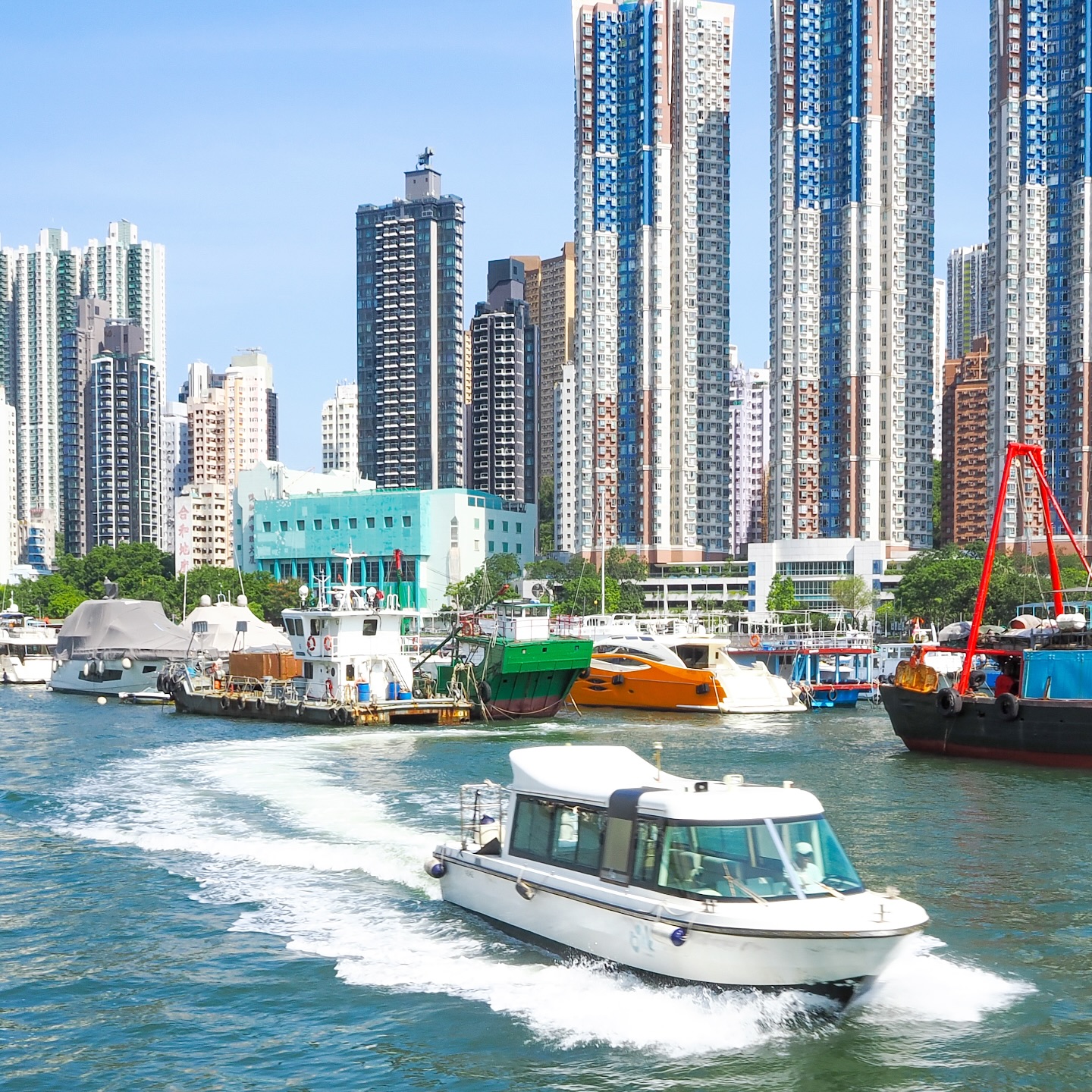 Boats on Aberdeen Harbour, Hong Kong. hongkong hk hkig aberdeen aberdeenharbour harbour sea boats apleichau