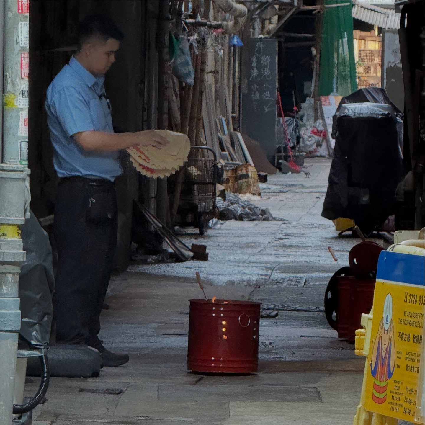 Back alley offerings. hongkong hk hkig backalley mongkok