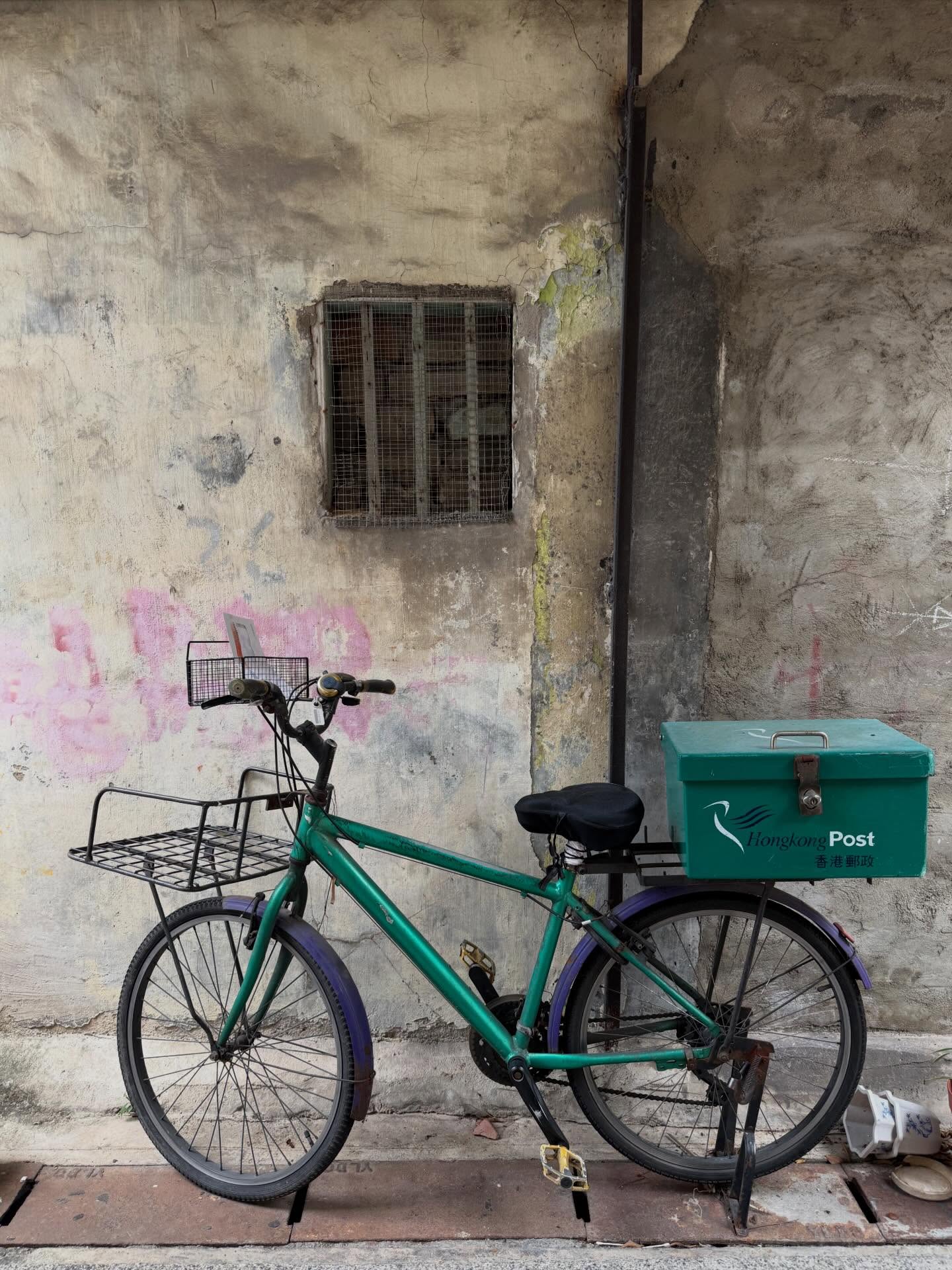 Not an Ernest Zacharevic mural, it’s a Hong Kong Post bicycle in a village in Yuen Long. hongkong hkig bicycle