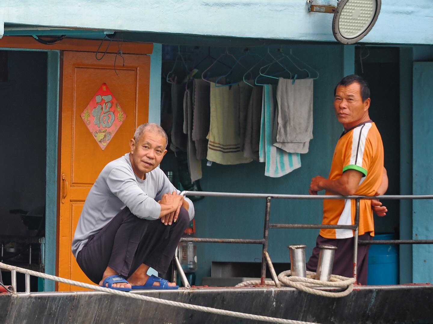 Sailors living on a houseboat on Aberdeen Harbour. hongkong hk hkig aberdeenharbour aberdeen sailor houseboat