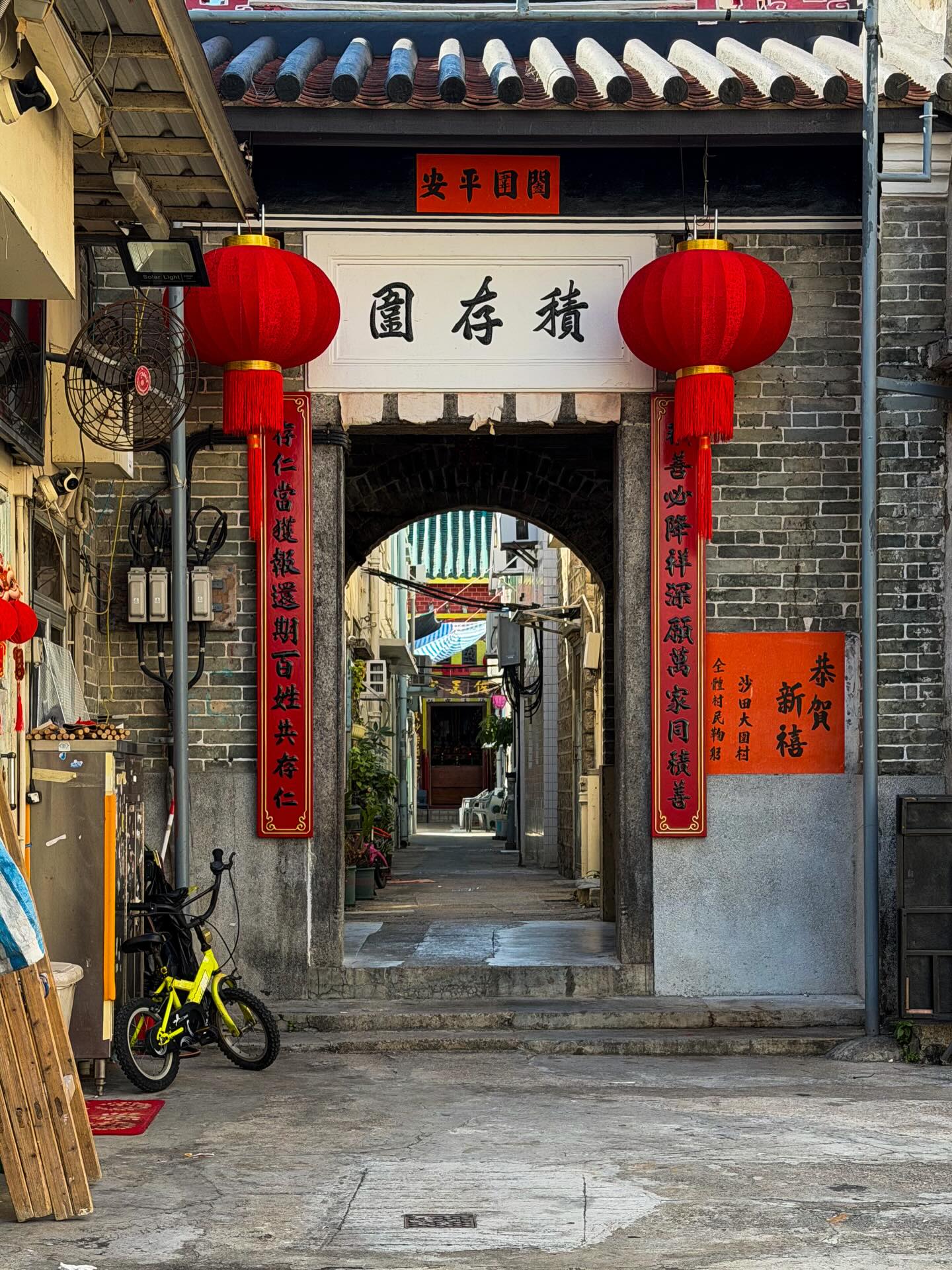 So China’s Little Red Book (XiaoHongShu) paints Tai Wai in Hong Kong as a little Kyoto. I’m not seeing it. However Tai Wai Village is a quaint little place. hongkong hkig taiwai hk